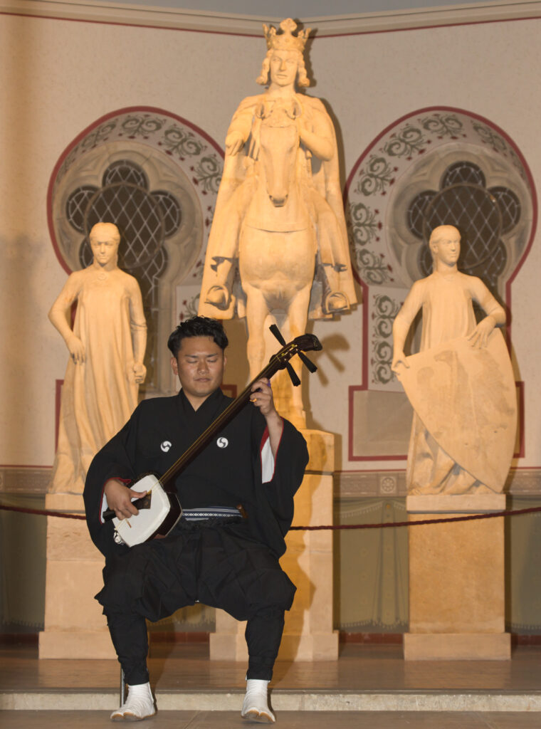 Daiki Takano im Museum