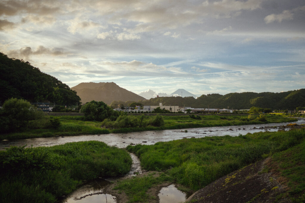 Kano – Fluss mit Mt. Fuji im Hintergrund